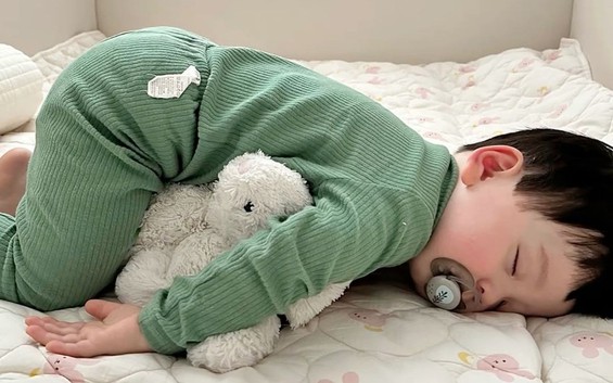 Sức khoẻ - Trí tuệ - Chiều cao của trẻ đều bị BÀO MÒN nếu bố mẹ cứ vô tư để con ngủ sau khung giờ này