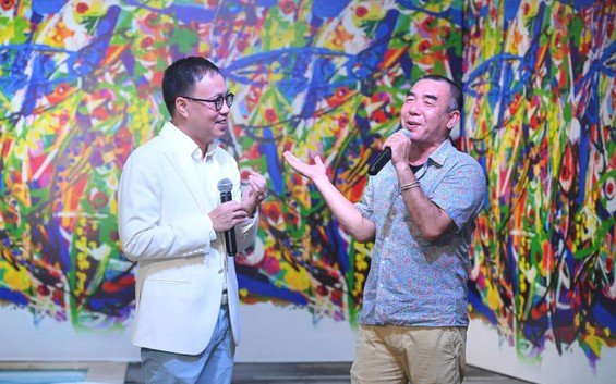 Nhà sưu tầm Phan Minh Thông 'bén duyên' cùng họa sĩ Đặng Phương link bong da truc tiep trong triển lãm 'Họa Cá'