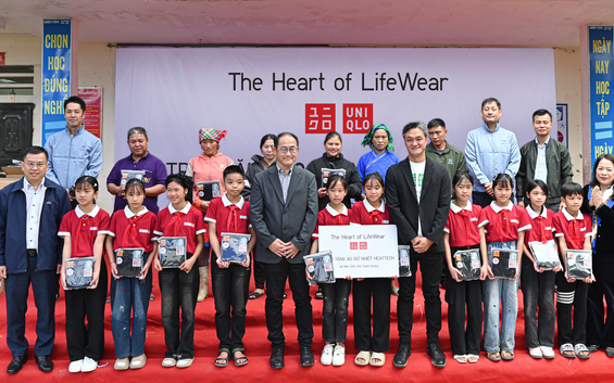 UNIQLO Việt Nam trao tặng 10.000 trang phục giữ nhiệt HEATTECH cho người dân có hoàn cảnh khó khăn tại các tỉnh miền núi