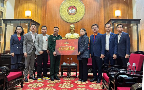 Đêm nhạc “Tôi! Người Việt Nam” & 5,3 tỷ đồng chuyển tới đồng bào bão lũ