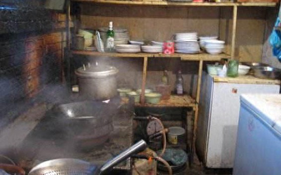 Vừa bắt đầu xào nấu đã nổ bếp? 6 hành vi nguy hiểm trong bếp mà bạn phải cảnh giác