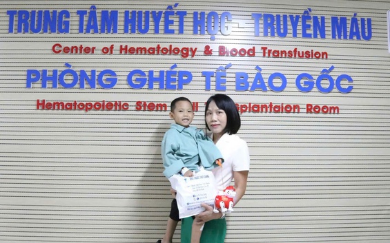 Cô dược sĩ vượt lên bệnh tật để mang niềm vui đến cộng đồng