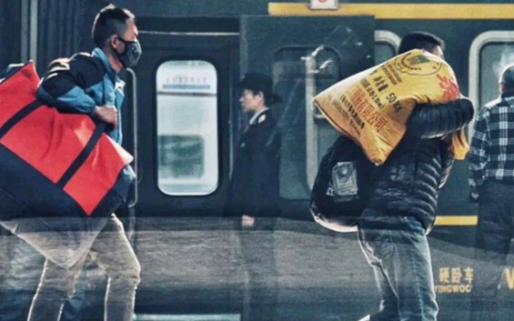 Gửi mẹ 28 triệu/tháng nhờ giữ giúp, 2 năm sau hỏi đến, người con chết lặng