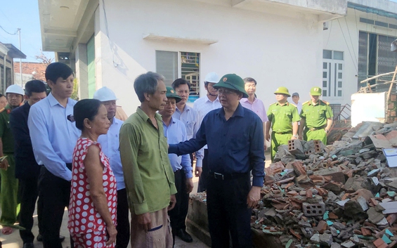 Phó Thủ tướng Hồ Quốc Dũng thăm, tặng quà người dân Gia Lai bị ảnh hưởng do bão số 13