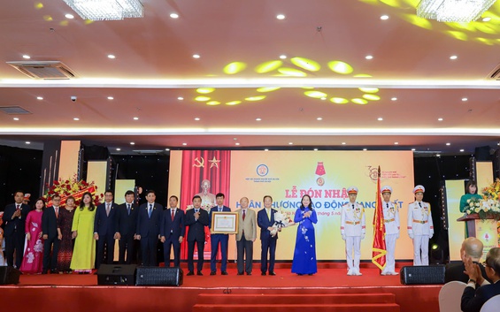 Hiệp hội Doanh nghiệp nhỏ và vừa thành phố Hà Nội đón nhận Huân chương Lao động hạng Nhất