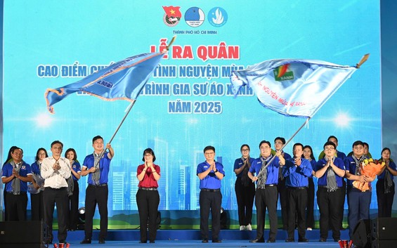 Thành phố Hồ Chí Minh: Hàng nghìn chiến sĩ áo xanh ra quân Chiến dịch Mùa hè xanh 2025 và Gia sư áo xanh lần thứ 14