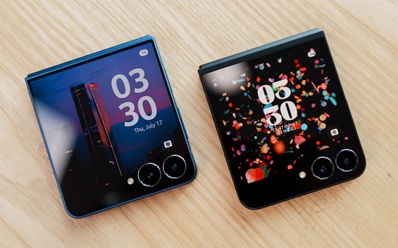 Đặt Galaxy Z Flip7 cạnh Z Flip7 FE để thấy chênh lệch 6 triệu khác biệt đến thế nào