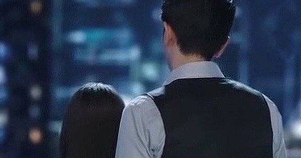 Một pha bóng hụt trên sân Pick, tôi phát hiện ra người từng khiến vợ tôi khóc suốt 3 năm trời