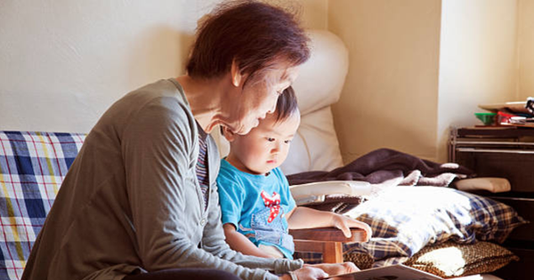 Vừa nghỉ hưu, con dâu chuyển cho tôi 15 triệu, nghe thông báo của con trai mà tôi "cười ra nước mắt"