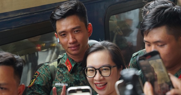 Thượng úy Lê Hoàng Hiệp thần thái chuẩn 