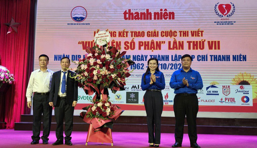 Lễ tổng kết và trao giải cuộc thi viết 'Vượt lên số phận' lần VII